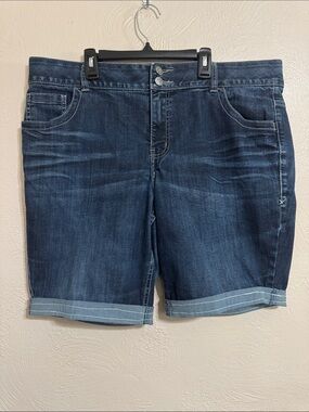 Women’s Dark Wash Denim Bermuda Shorts - Classic Casual 0039